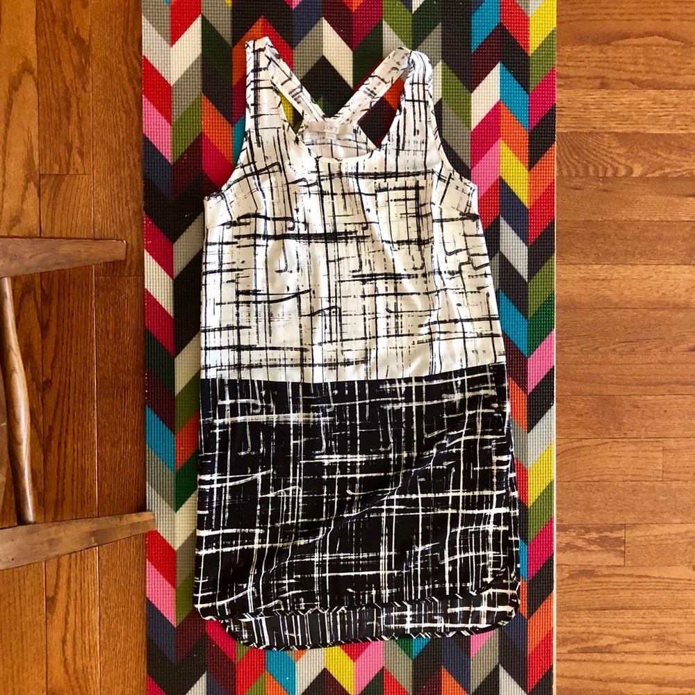 Graphic print B&W racerback tank dress w. pockets